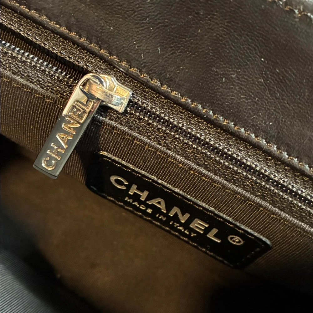 Authentic Vintage CHANEL Camellia No. 5 baguette - Picture 15 of 16
